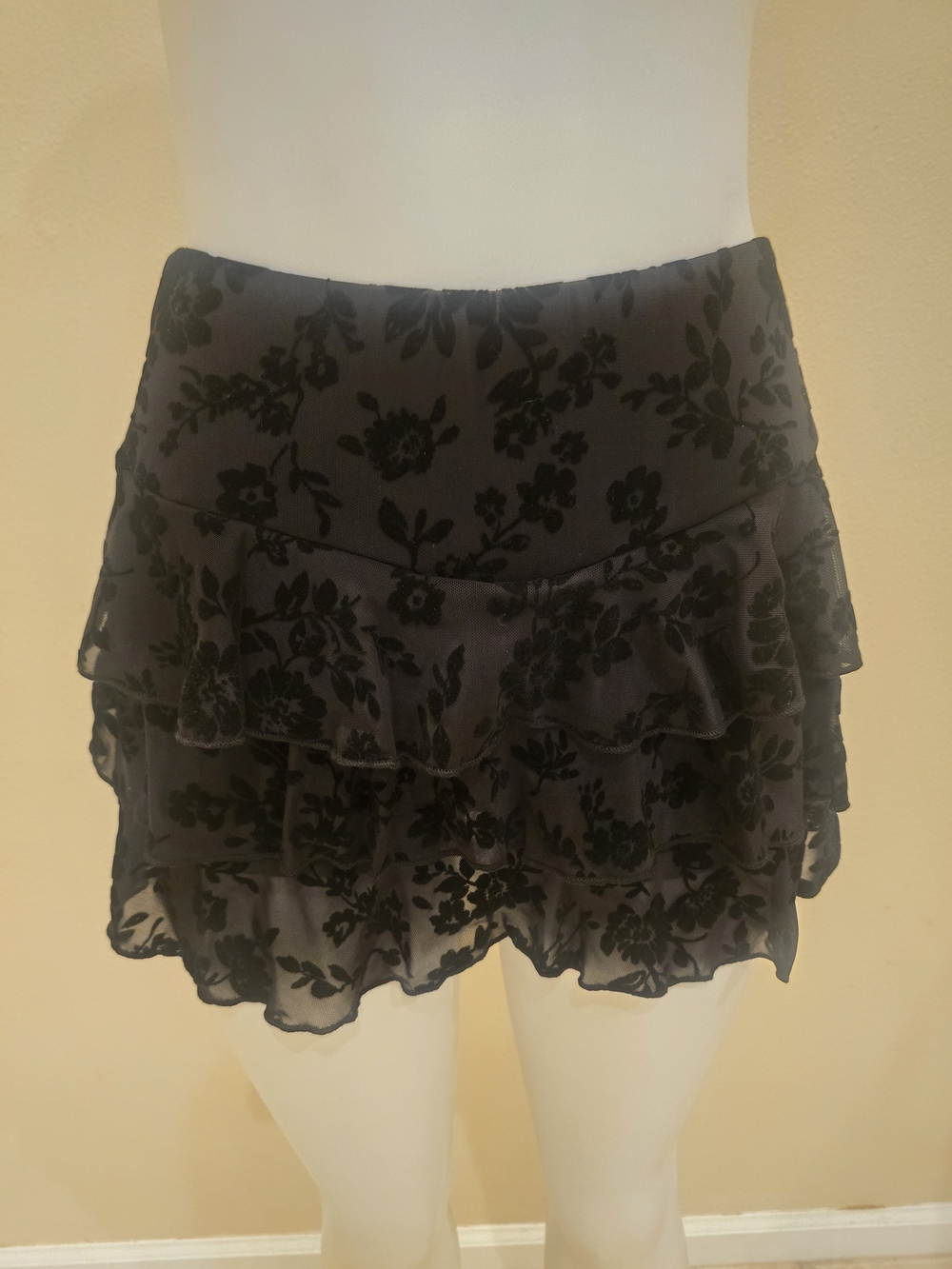 Brand New!Black Floral Ruffle Mini Skirt